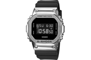 Часы Casio GM-5600-1E кварцевые